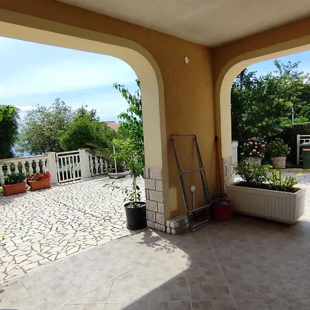 Gemuetliches Erdgeschossstudio Апартаменты Цриквеница